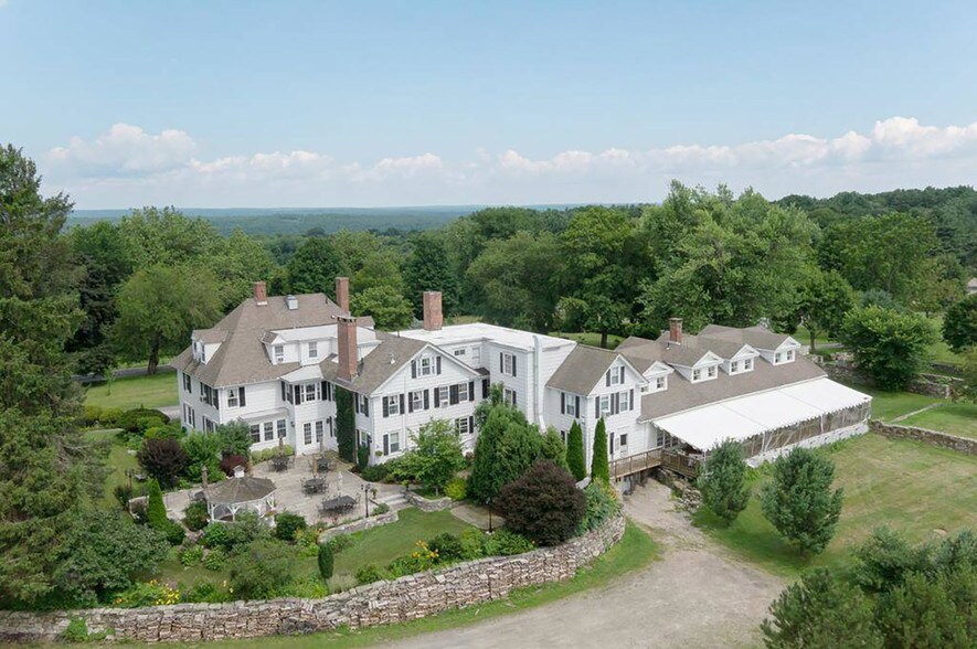 Primary Photo Of 94 Plaine Hill Rd, Woodstock Hotel For Sale