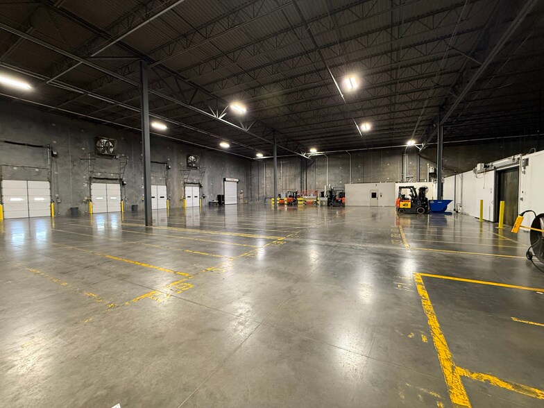 More Photos Of 241 Commercial Park Cir, Calera Distribution For Sale