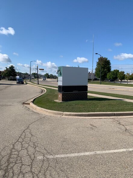 More Photos Of 2363 Holmgren Way, Green Bay Bank For Lease