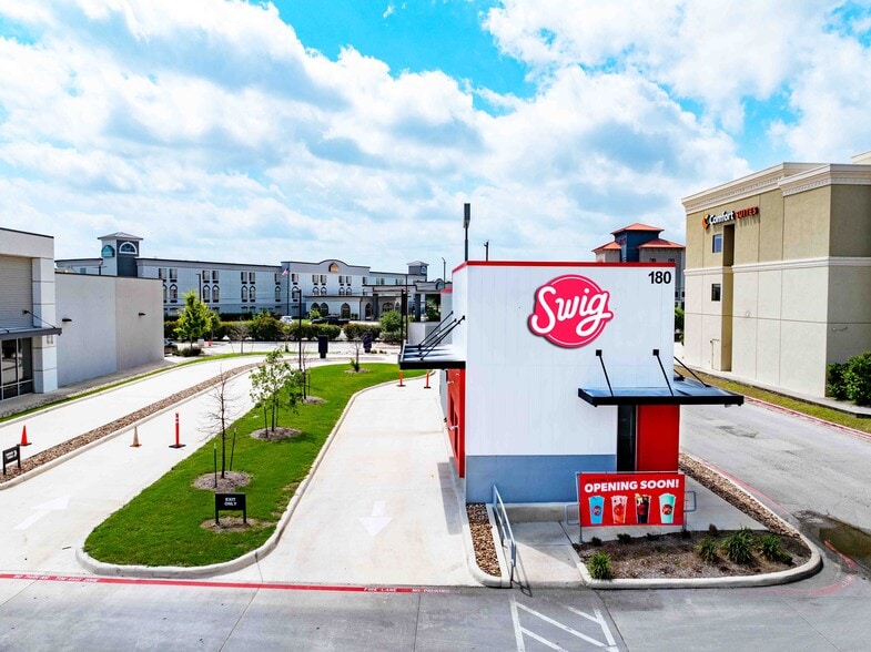 More Photos Of 180 I-35, San Marcos General Retail For Sale
