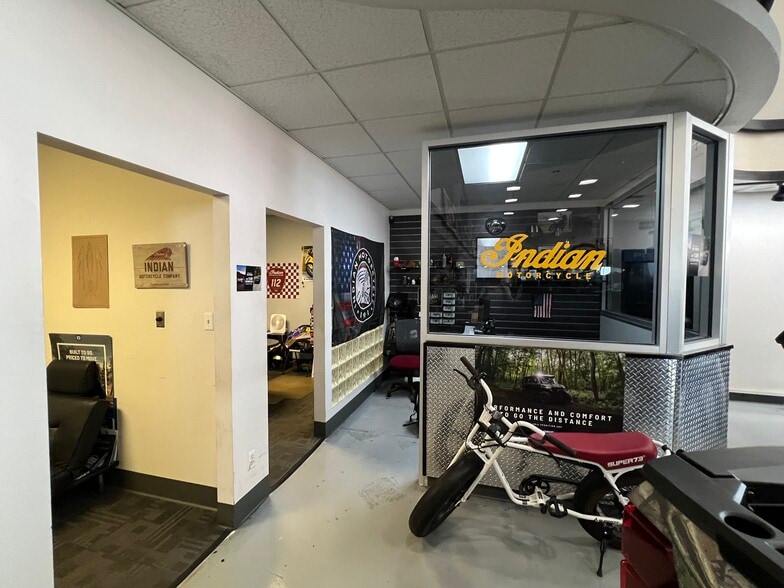 More Photos Of 6 Gateway Blvd W, Savannah Auto Dealership For Sale