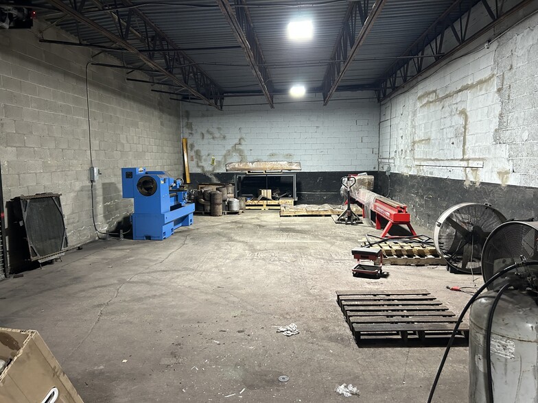More Photos Of 437-441 Adams St, Newark Warehouse For Lease