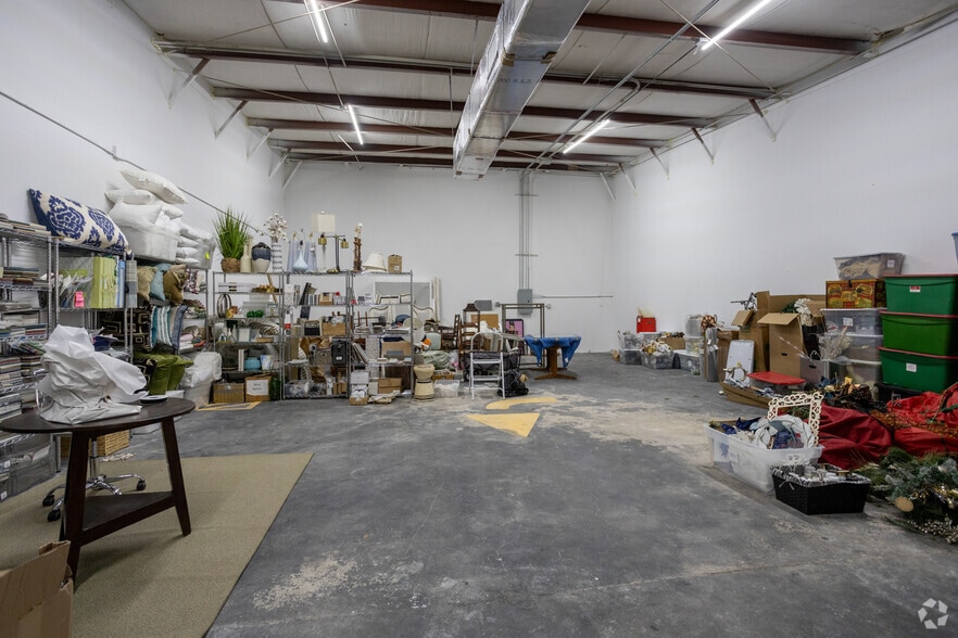 More Photos Of 8700 Long Point Rd, Houston Unknown For Lease