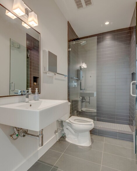 More Photos Of 407 Humphreys St, Nashville Office For Lease
