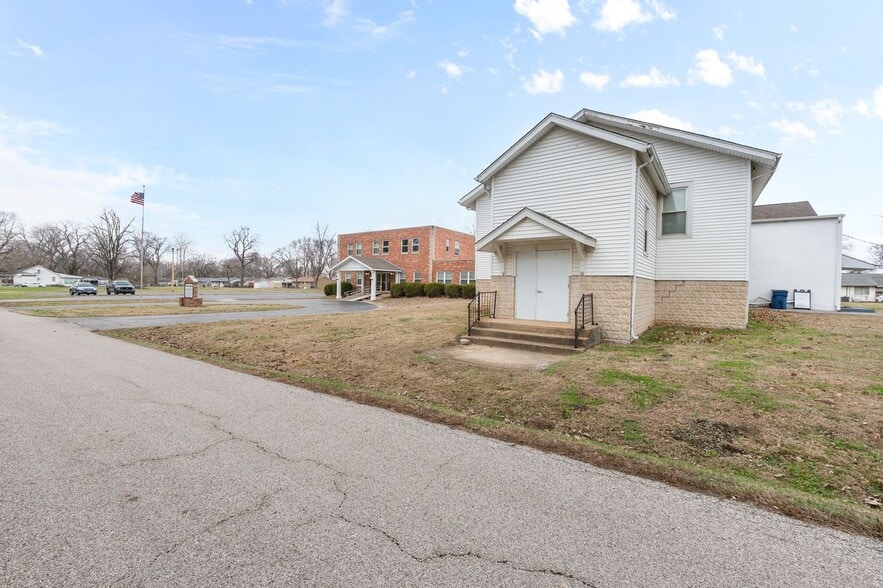 More Photos Of 8861 Botanical Ave, Caseyville Specialty For Sale