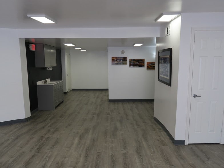 More Photos Of 5818 Southwest Fwy, Houston Showroom For Lease
