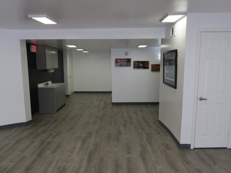 More Photos Of 5818 Southwest Fwy, Houston Showroom For Sale