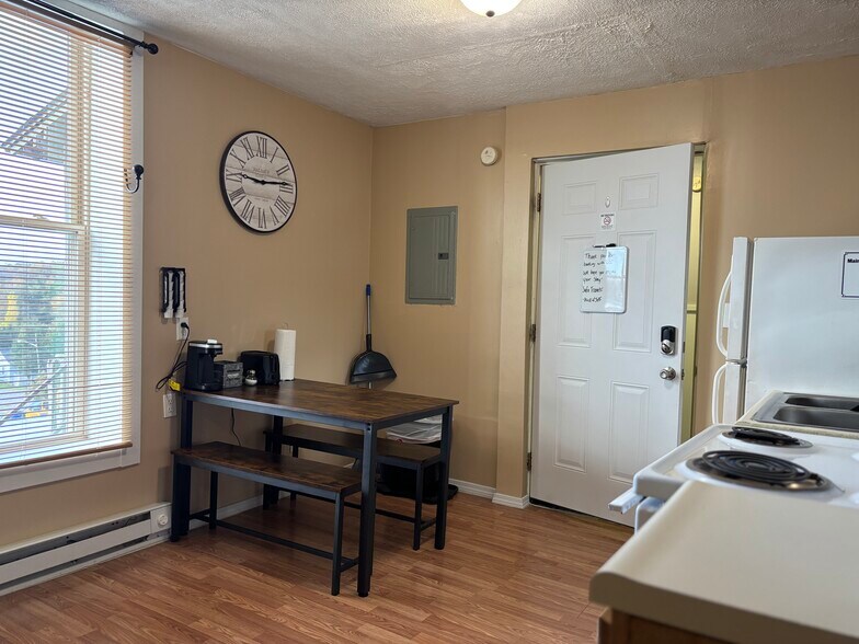 More Photos Of 206 W Main St, Mc Arthur Flex For Sale