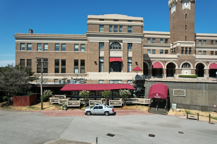 More Photos Of 1400 W Markham, Little Rock Office For Lease