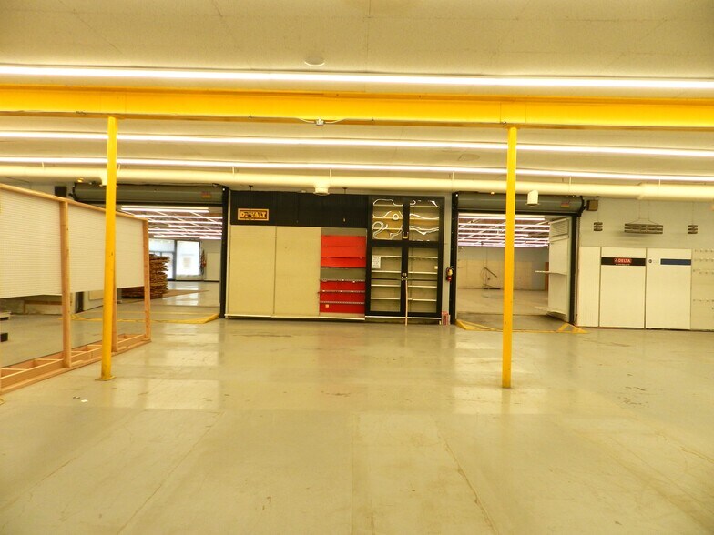 More Photos Of 601 E Main St, Montrose Freestanding For Sale