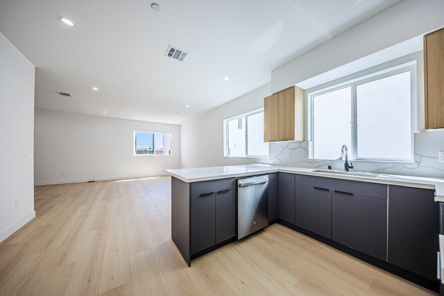 More Photos Of 2847 S Victoria Ave, Los Angeles Multifamily For Sale