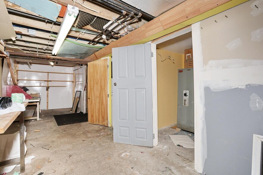 More Photos Of 22 S Madison Ave, Spring Valley Office For Sale