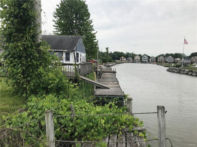 More Photos Of 303 Barrett Ln, Bridgeport Bar For Sale