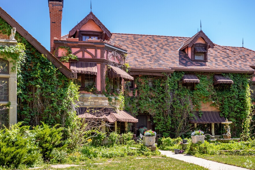 More Photos Of 1272 SW Fillmore St, Topeka Hospitality For Sale