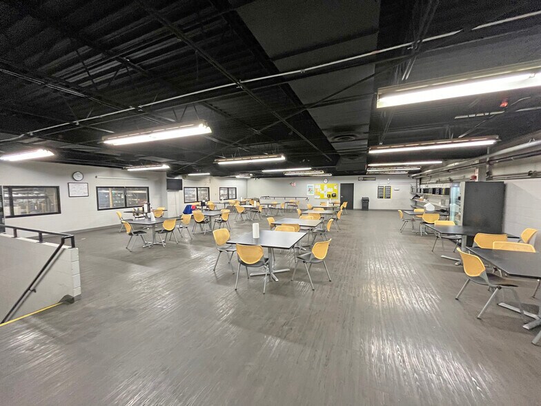 More Photos Of 5858 W 73rd St, Bedford Park Manufacturing For Sale
