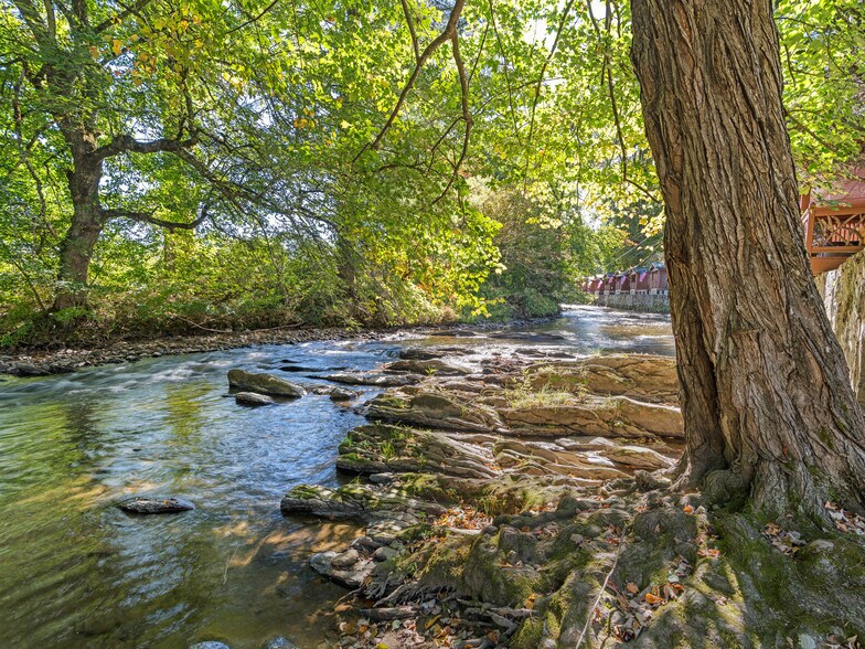 More Photos Of 125 Tee Pee Dr, Whittier Hotel For Sale