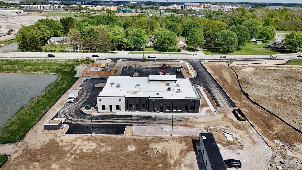 More Photos Of 13675 Brooks School Rd, Noblesville General Retail For Lease