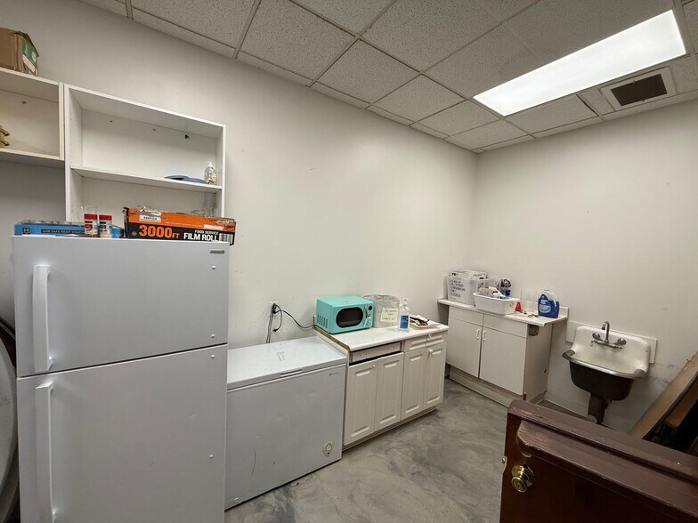 More Photos Of 4635 Northfield Rd, Cleveland Freestanding For Sale