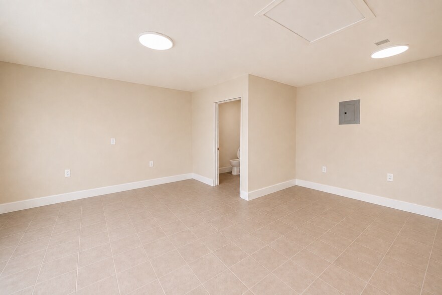 More Photos Of 16012-16020 Juniper St, Hesperia Assisted Living For Lease