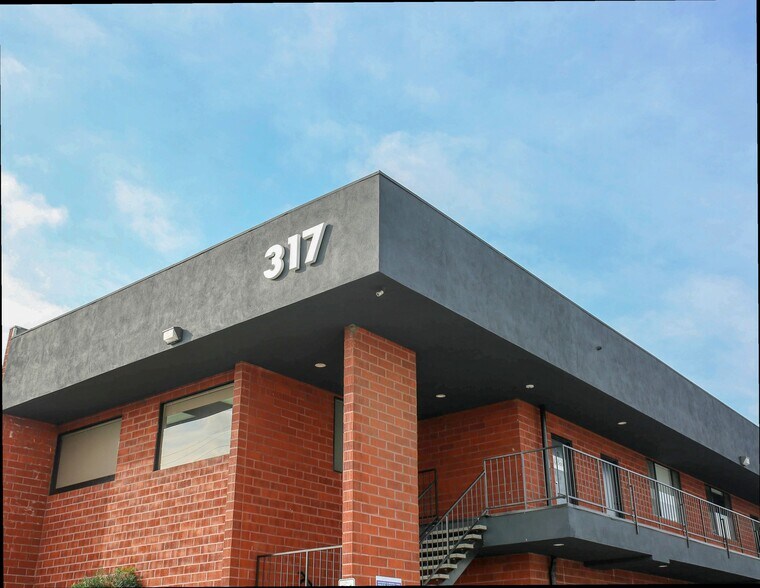 Primary Photo Of 317 S Isis Ave, Inglewood Flex For Lease