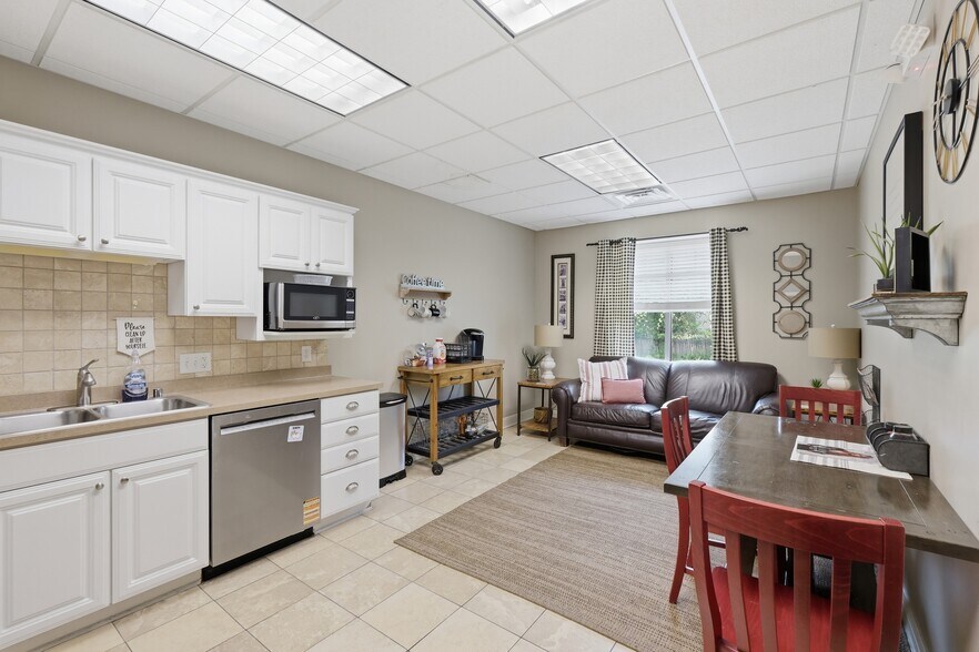 More Photos Of 1280 W Main St, Sun Prairie Freestanding For Sale