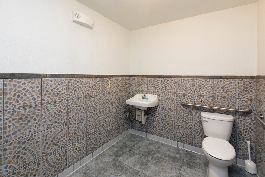 More Photos Of 325 Sutter St, San Francisco Hotel For Lease