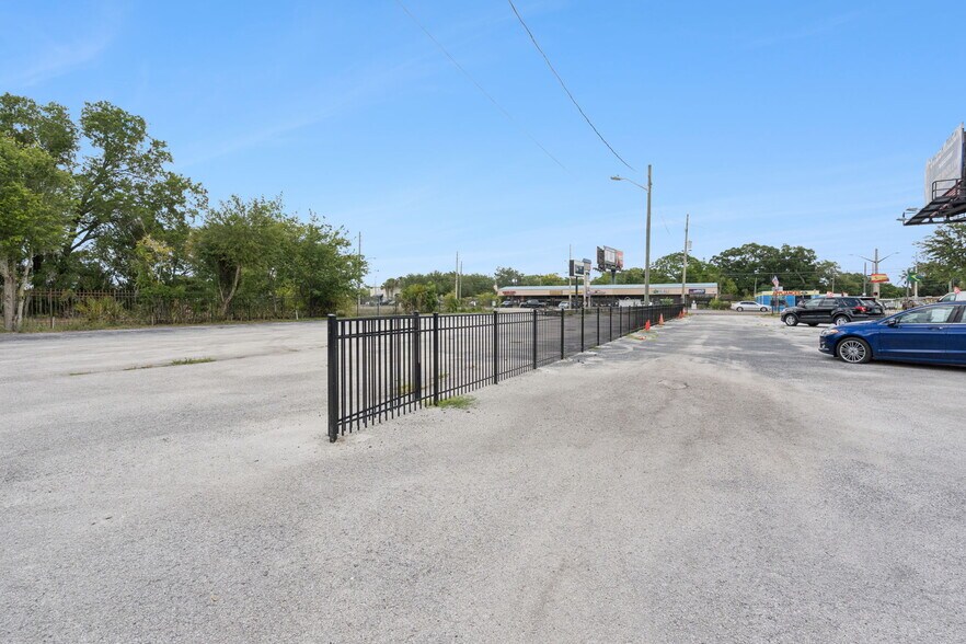 More Photos Of 690 N Semoran Blvd, Orlando Land For Lease