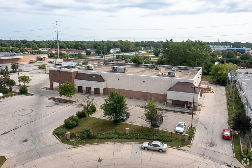 More Photos Of 6330 N 76th St, Milwaukee Supermarket For Lease