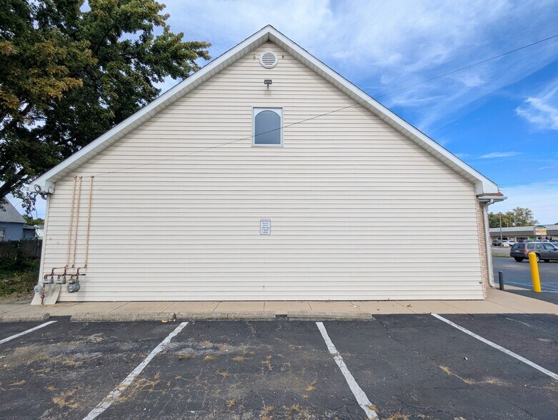 More Photos Of 302-306 S Baldwin Ave, Marion Office For Lease