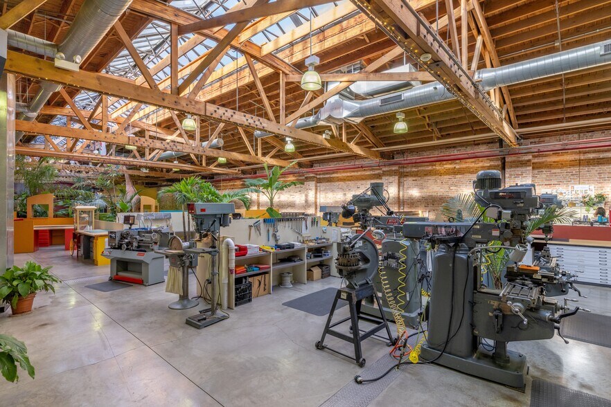 More Photos Of 21 S Racine Ave, Chicago Warehouse For Lease