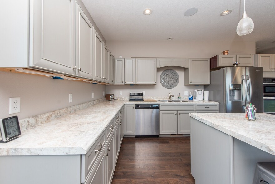 More Photos Of 13603 38th St SW, Belfield Flex For Lease