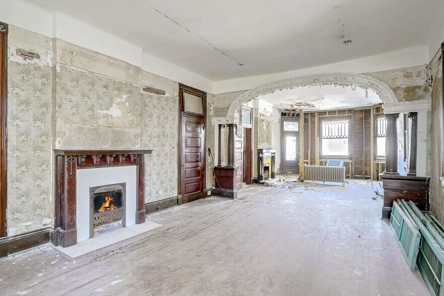 More Photos Of 818 Royal St, New Orleans Freestanding For Lease