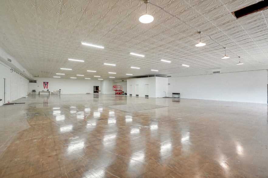 More Photos Of 1752-1776 S High St, Columbus Freestanding For Sale