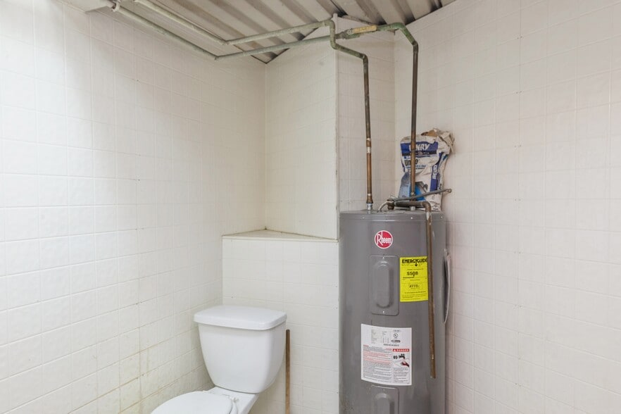 More Photos Of 138-27 247th St, Rosedale Showroom For Sale