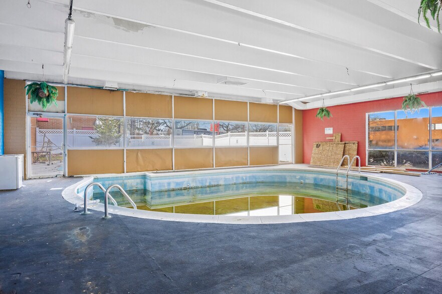 More Photos Of 3 Watervliet Avenue Ext, Albany Hotel For Sale