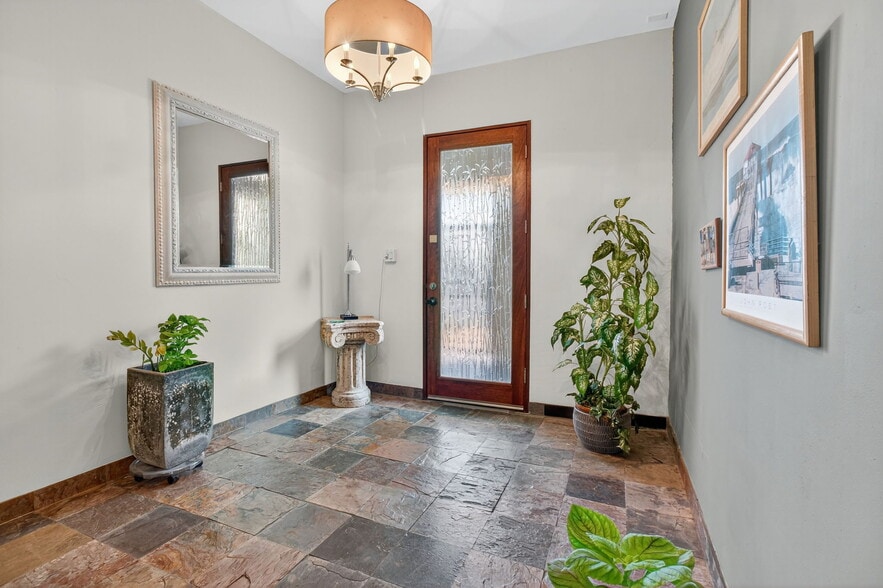 More Photos Of 5657 Shore S blvd, Gulfport Specialty For Sale