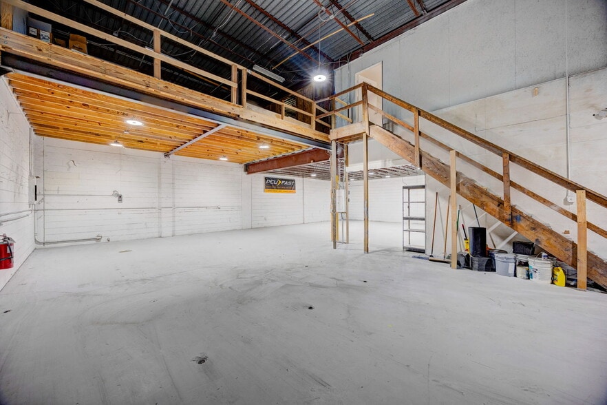 More Photos Of 1001 E Skagway Ave, Tampa Warehouse For Lease