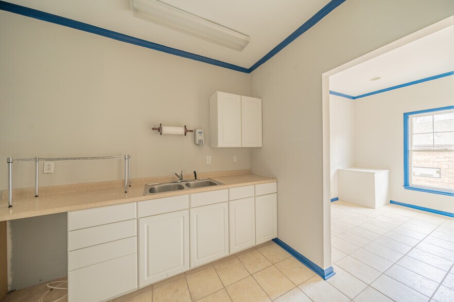 More Photos Of 1365 Westgate Center Dr, Winston-Salem Medical For Lease