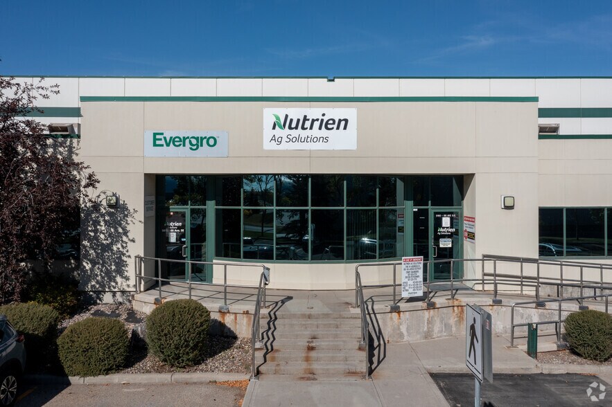 More Photos Of 4990-5160 68th Ave SE, Calgary Distribution For Lease