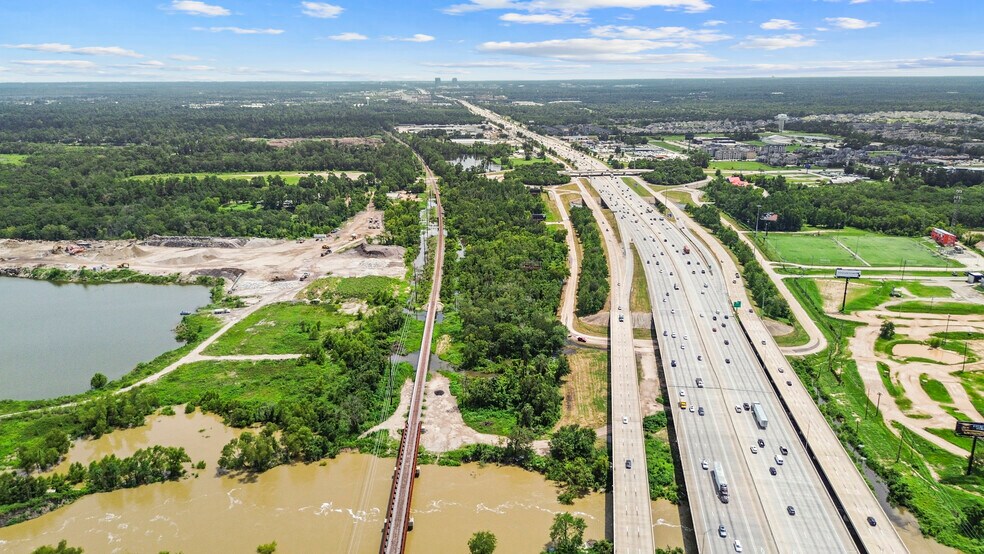 More Photos Of 14815 Freeway Service Road, Conroe Land For Lease