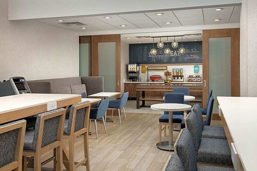 More Photos Of 109 N State Ave, Warroad Hotel For Sale