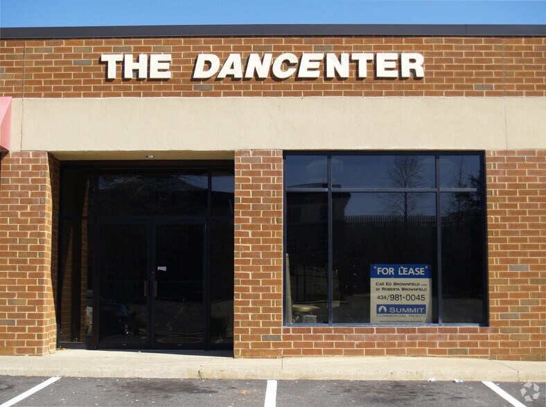 More Photos Of 370-386 Greenbrier Dr, Charlottesville Flex For Lease