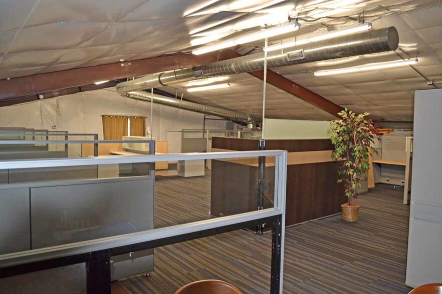 More Photos Of 2415 N Illinois St, Swansea Flex For Sale