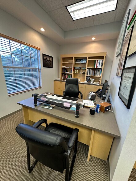 More Photos Of 842 Sunset Lake Blvd, Venice Medical For Lease
