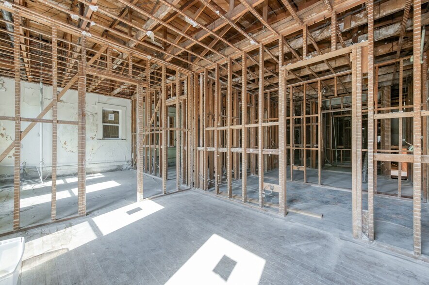 More Photos Of 101 N L St, Dinuba Storefront For Sale