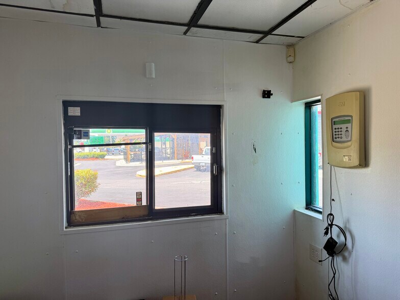 More Photos Of 4023 Market St, Wilmington Restaurant For Sale