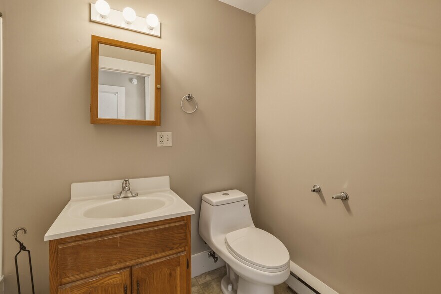 More Photos Of 35 Union St, New London Apartments For Sale