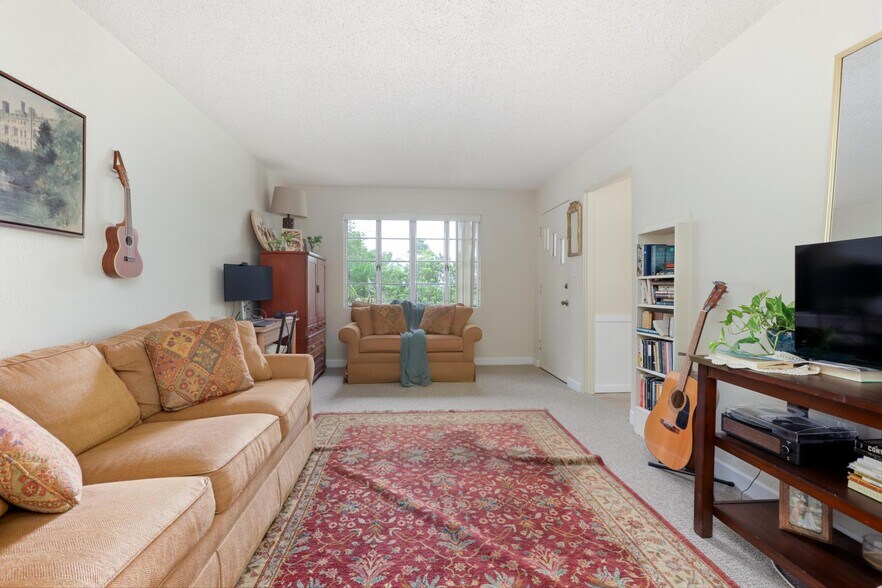 More Photos Of 642 Harwood St, Orlando Apartments For Sale