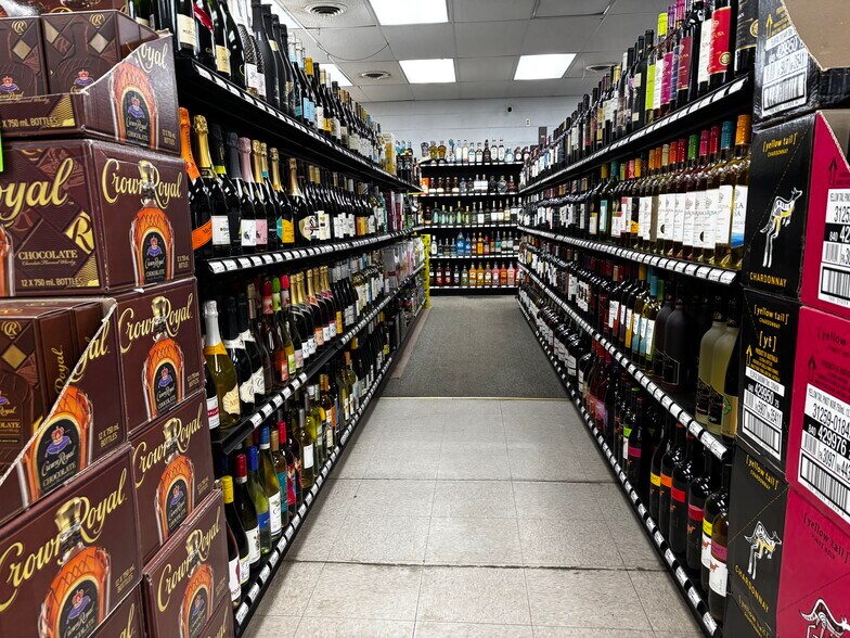 Primary Photo Of 529 Iris Dr, Sterling General Retail For Sale