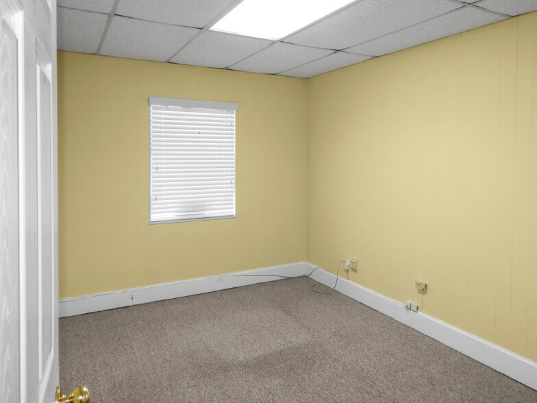 More Photos Of 1331 S Harbor City Blvd, Melbourne Office Residential For Lease